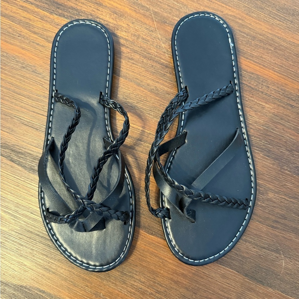 NWOT Strappy Black Sandals with White Stitching Summer Flats Vacation size 9 - Picture 2 of 4